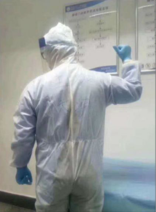 沈阳疫情中的生死抉择，一位医生在防护服下的眼泪与自责