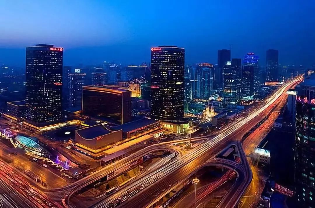沈阳南京街封路，城市动脉的暂时休眠与未来畅想