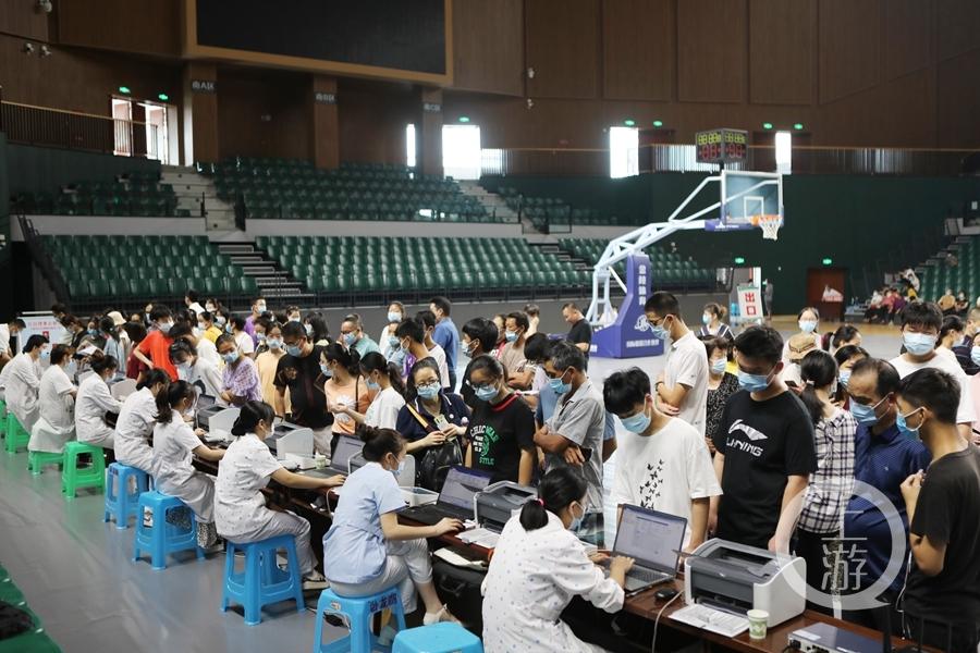 疫情合肥与海口，疫苗针剂与防控策略的双城记