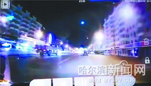 冰城方向盘后的暗涌，哈尔滨的哥事件背后的城市镜像